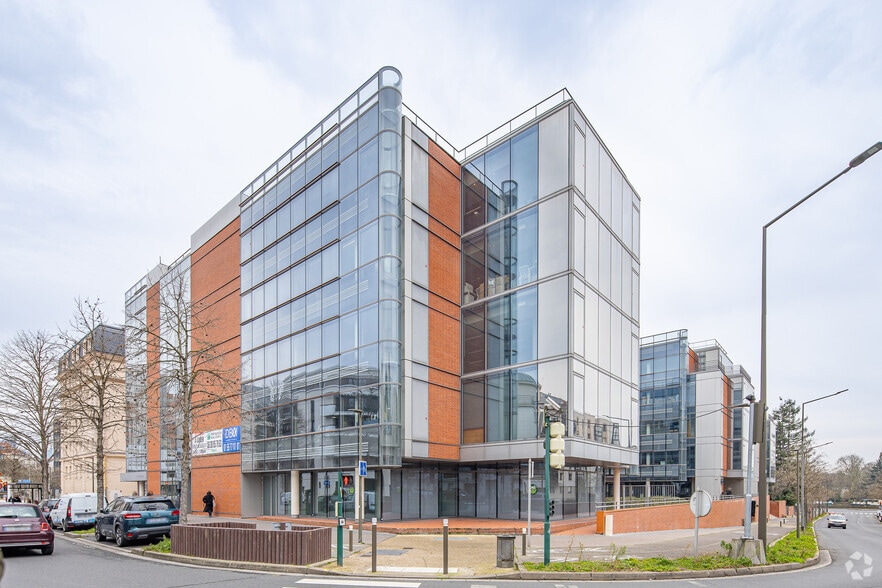 8 Rue De Saint - Cloud, Suresnes à louer - Photo de l’immeuble – Image 2 sur 3