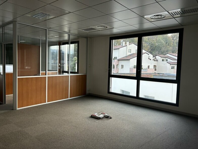 Bureau dans Lyon à louer - Photo de l’immeuble – Image 2 sur 12