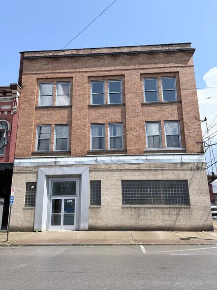 429 13th St, Franklin, PA à vendre - Photo principale – Image 1 sur 47