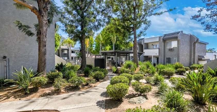 12425 Oak Knoll Rd, Poway, CA à vendre Photo de l’immeuble– Image 1 sur 23
