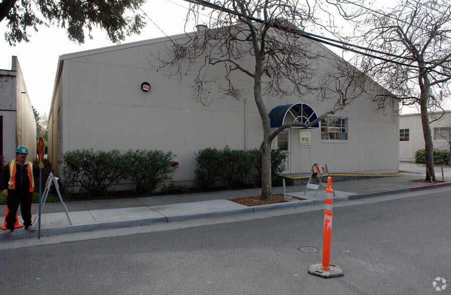 425 Portage Ave, Palo Alto, CA à louer - Photo de l’immeuble – Image 2 sur 11