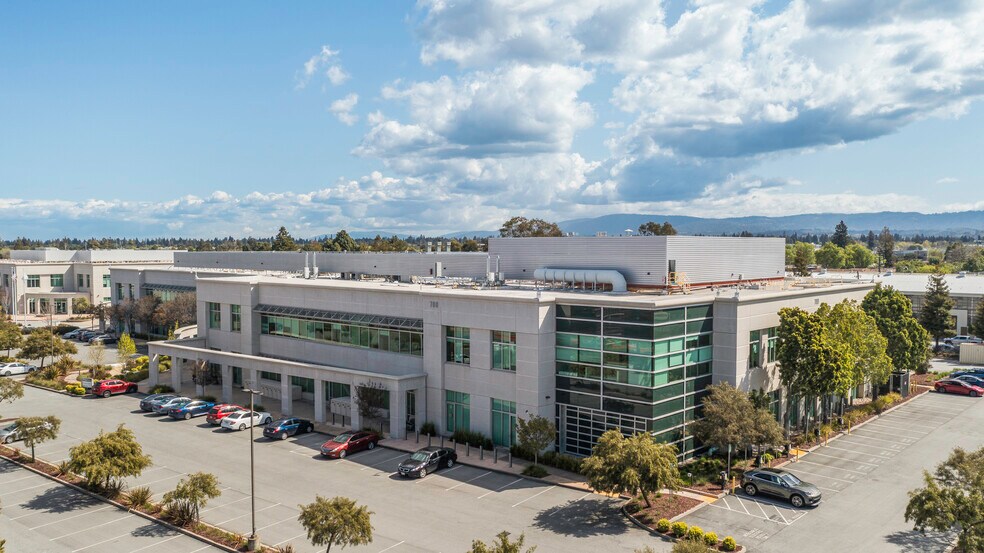 700 Bay Rd, Redwood City, CA à louer - Photo de l’immeuble – Image 2 sur 24
