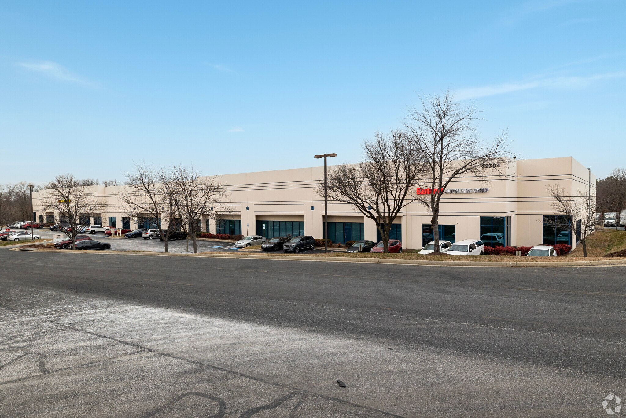 22704 Commerce Center Ct, Sterling, VA à louer Photo principale– Image 1 sur 5