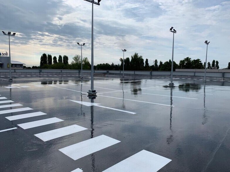 12 Avenue Des Tropiques, Les Ulis à louer - Photo de l’immeuble – Image 2 sur 5