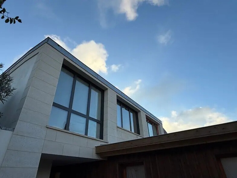 Bureau dans Bordeaux à louer - Photo de l’immeuble – Image 2 sur 3