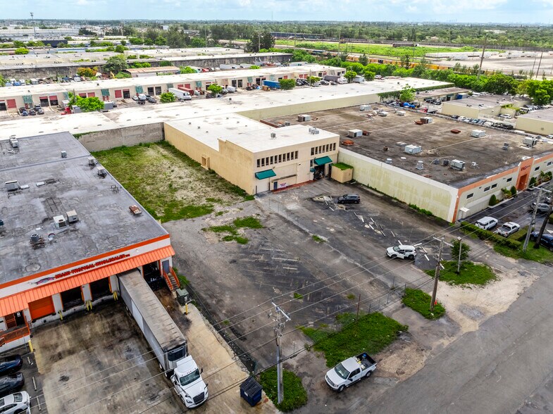 6965 NW 46th St, Miami, FL à vendre - Photo de l’immeuble – Image 1 sur 5
