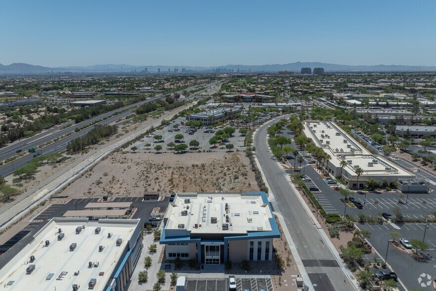 1480 Center Crossing Rd, Las Vegas, NV à louer - Photo de l’immeuble – Image 3 sur 5
