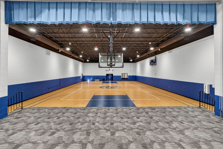 8225 Barrett Dr, Manassas, VA à louer - Photo de l’immeuble – Image 3 sur 22