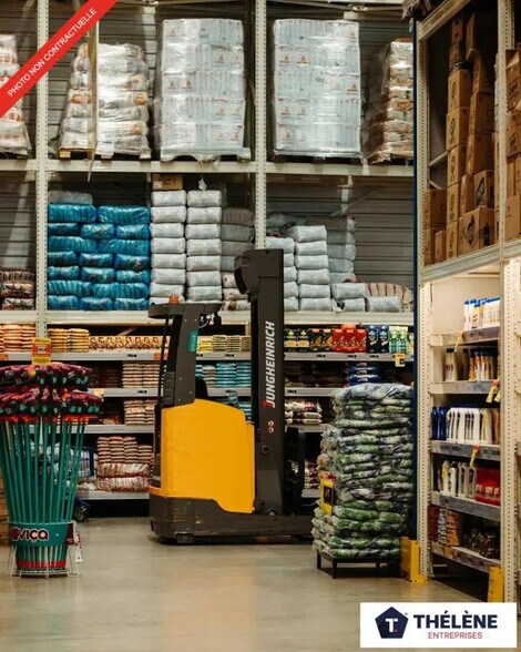 Local d'activités dans Saint-Georges-d'Orques à vendre - Photo intérieure – Image 2 sur 4