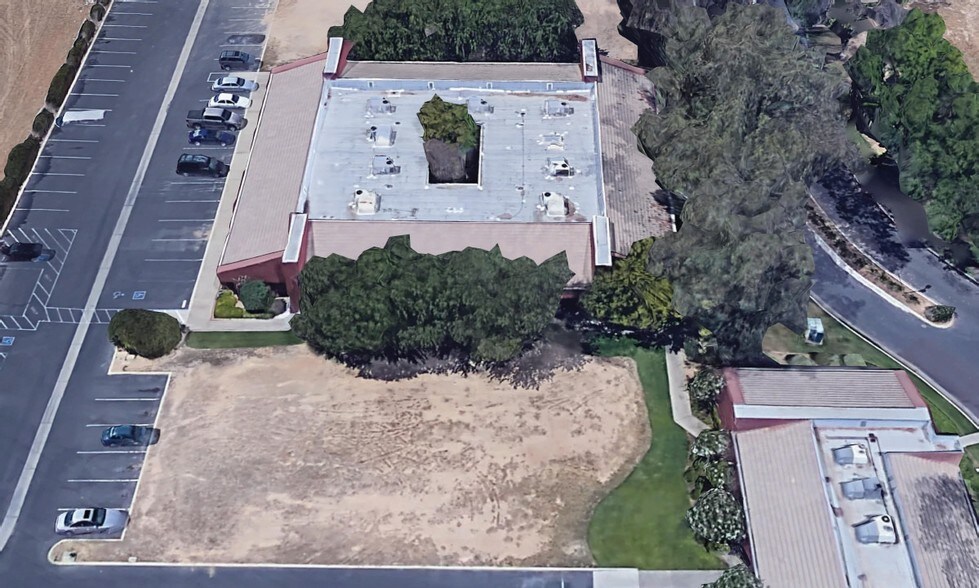 3471 W Shaw Ave, Fresno, CA à vendre - Photo principale – Image 1 sur 2