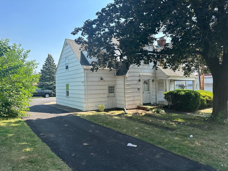 856 Van Houten Ave, Clifton, NJ à vendre - Photo de l’immeuble – Image 3 sur 3