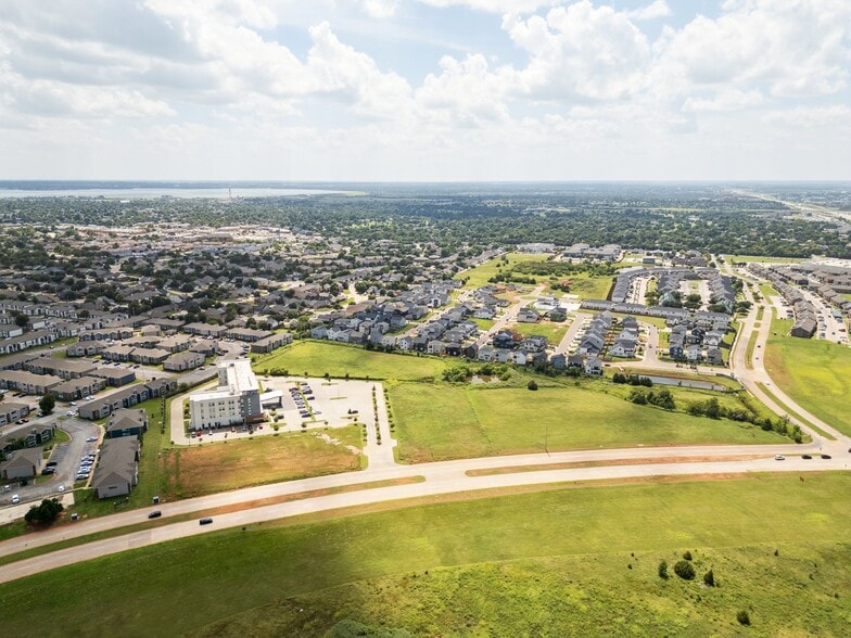 13129 Highland Park Blvd, Oklahoma City, OK à vendre - Aérien – Image 2 sur 34
