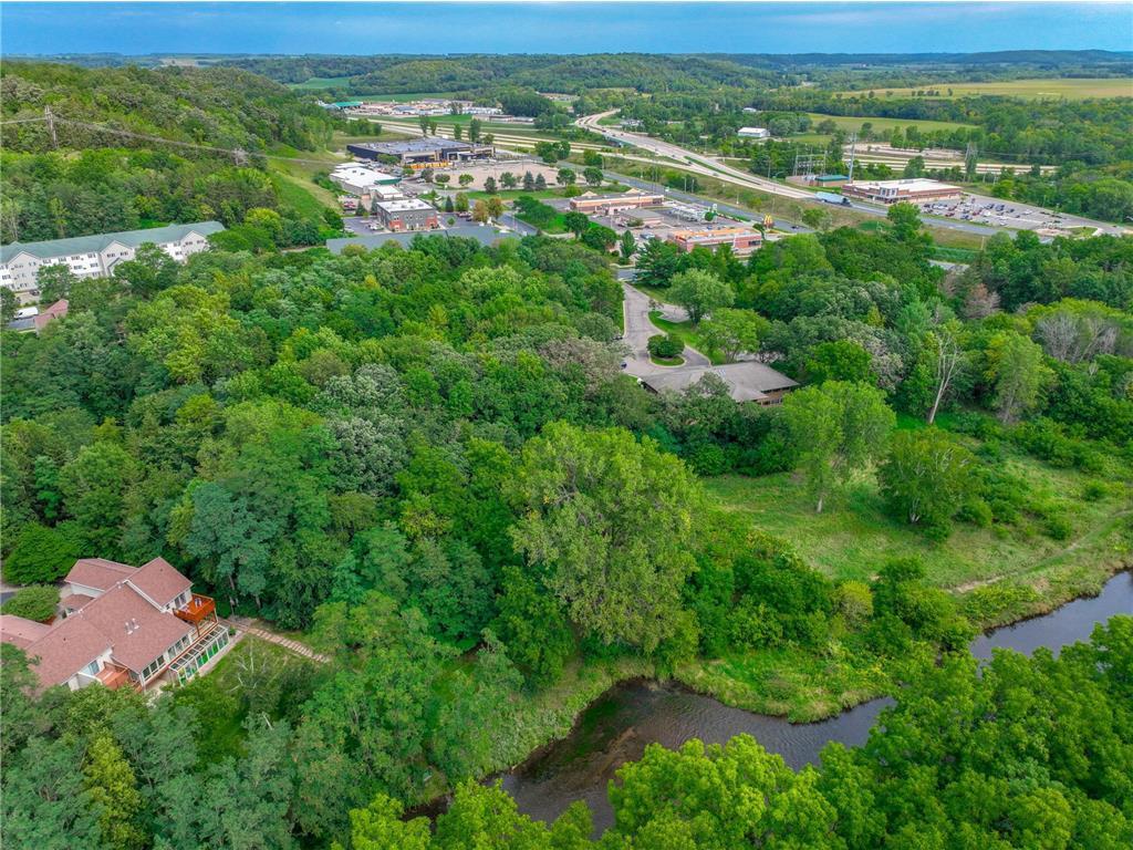 3.26 AC, Riverside Drive, River Falls, WI à vendre Aérien– Image 1 sur 8