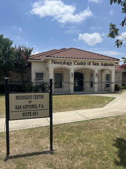 1314 E Sonterra Blvd, San Antonio, TX à vendre - Photo de l’immeuble – Image 2 sur 19