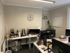 23 Oak Hill Grove, Surbiton à louer Photo intérieure– Image 1 sur 8