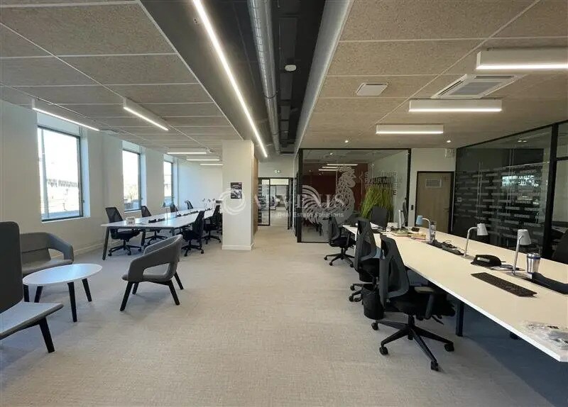 Bureau dans Tremblay-en-France à louer - Photo de l’immeuble – Image 3 sur 10