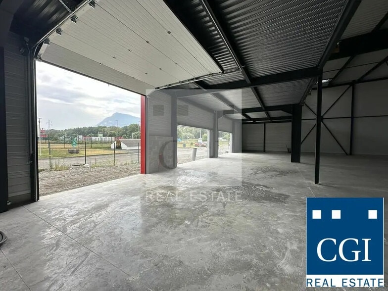 Local d’activités dans Fontanil-Cornillon à louer - Photo de l’immeuble – Image 3 sur 5