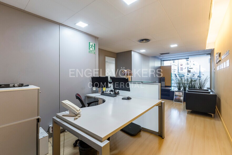 Immeuble residentiel dans Barcelone, Barcelona à vendre - Photo intérieure – Image 2 sur 2
