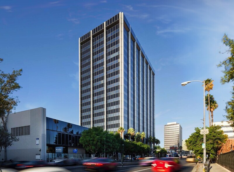 15760 Ventura Blvd, Encino, CA à louer - Photo principale – Image 1 sur 10