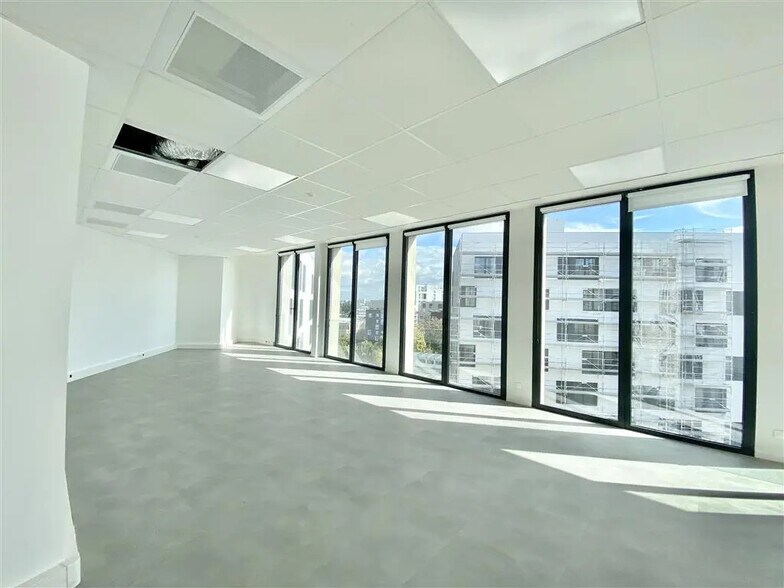 Bureau dans Asnières-sur-Seine à louer - Photo de l’immeuble – Image 1 sur 7