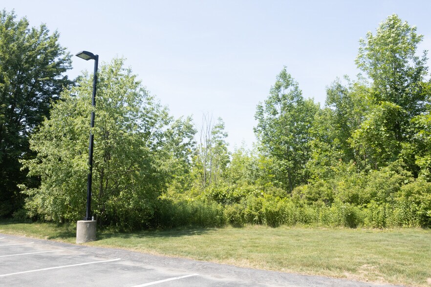 10 State Farm Pl, Ballston Spa, NY à louer - Photo de la construction – Image 3 sur 3