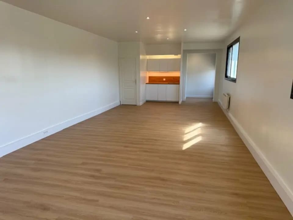 Bureau dans Fontenay-Trésigny à louer Photo intérieure– Image 1 sur 5