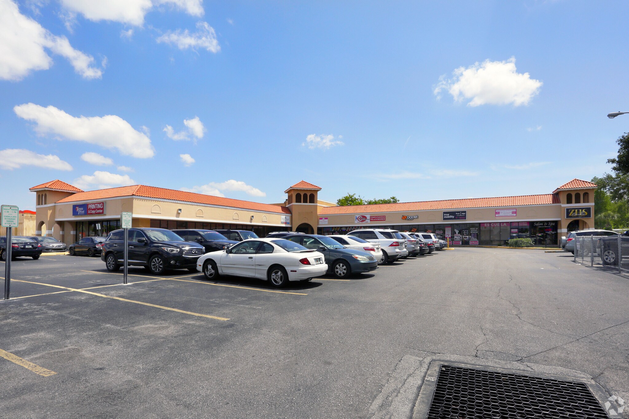 4410 W Hillsborough Ave, Tampa, FL à louer Photo de l’immeuble– Image 1 sur 24