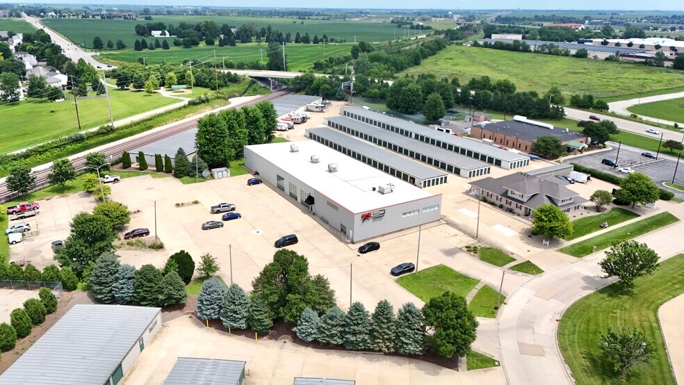 419 Kays Dr, Normal, IL à vendre - Photo de l’immeuble – Image 3 sur 33