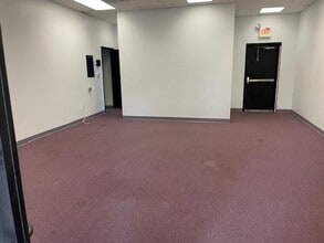 6591-6599 Collins Dr, Moorpark, CA à louer Photo intérieure– Image 2 sur 4