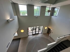 15 Hudson Park Dr, Hudson, NH à louer Photo intérieure– Image 2 sur 15