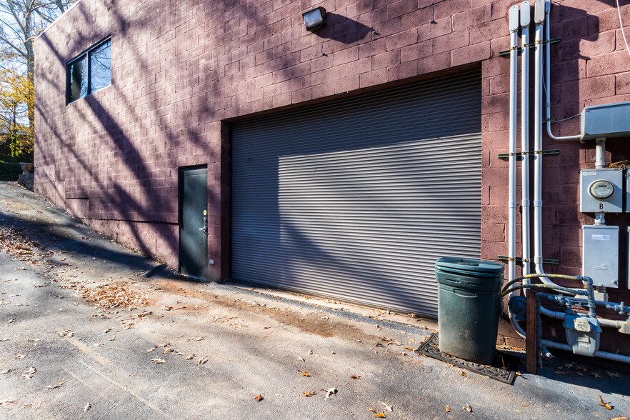 1406 Woodmont Ln, Atlanta, GA à louer - Photo de l’immeuble – Image 3 sur 3