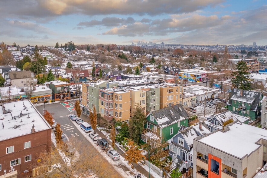 2013 Commercial Drive Vancouver, British Columbia V5n4b1, Vancouver, BC à vendre - Aérien – Image 2 sur 5