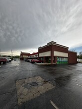 7940 Michigan Rd, Indianapolis, IN à louer Photo de l’immeuble– Image 1 sur 13