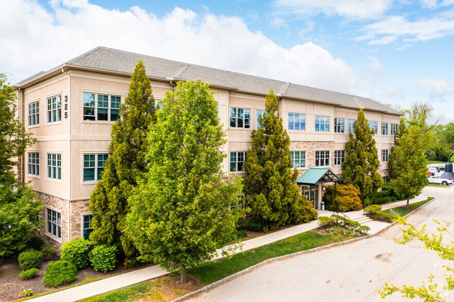 325 W Germantown Pike, East Norriton Township, PA à louer - Photo de l’immeuble – Image 1 sur 11