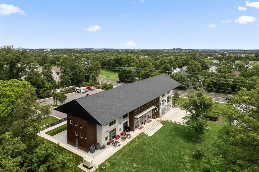20577 Ashburn Rd, Ashburn, VA à vendre - Photo de l’immeuble – Image 2 sur 38