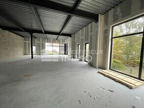 Local commercial dans Servon à louer Photo de l’immeuble– Image 2 sur 4