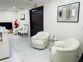 2295 S Hiawassee Rd, Orlando, FL à louer Hall d’entrée– Image 1 sur 5