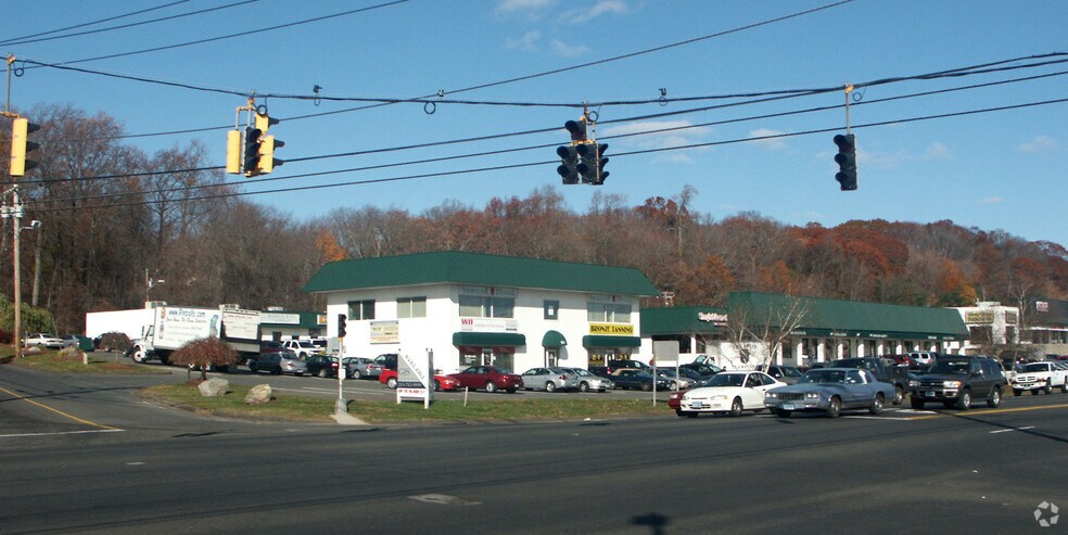 521-547 Boston Post Rd, Orange, CT à louer - Photo de l’immeuble – Image 2 sur 11