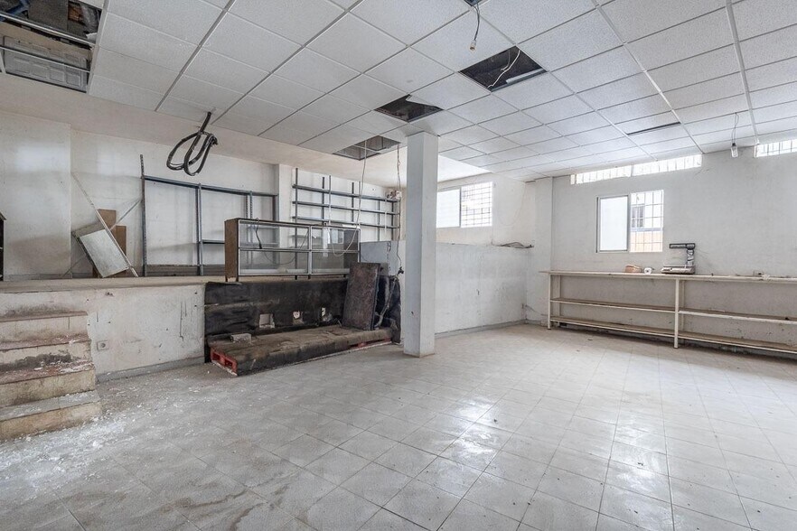 Local commercial dans Baza à vendre - Photo intérieure – Image 2 sur 40