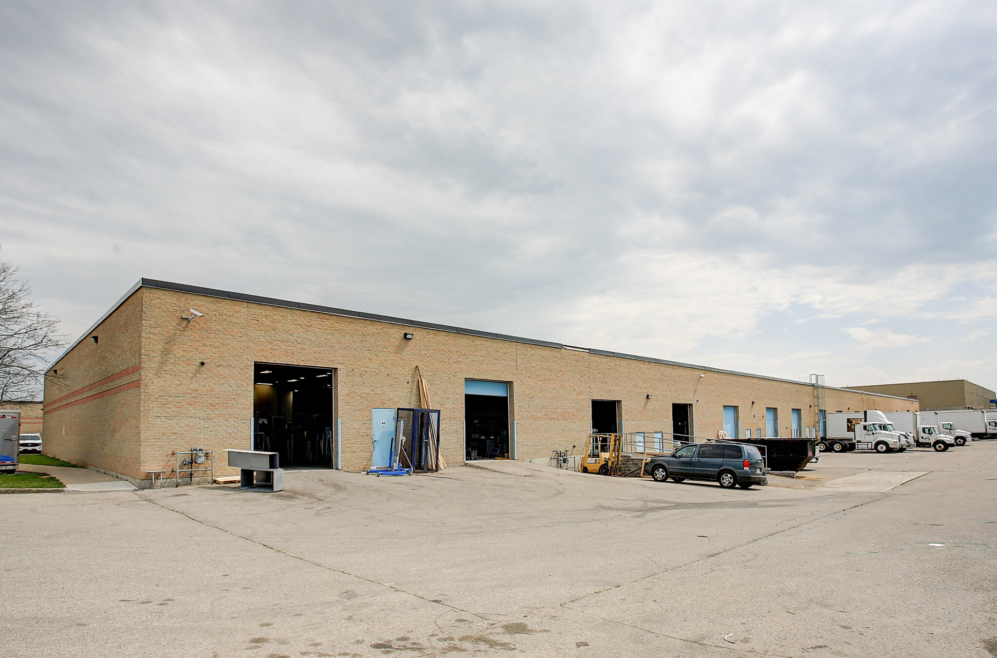 2500 Williams Pky, Brampton, ON à vendre Photo de l’immeuble– Image 1 sur 19
