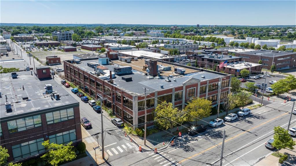 735 Allens Ave, Providence, RI à louer Photo principale– Image 1 sur 19