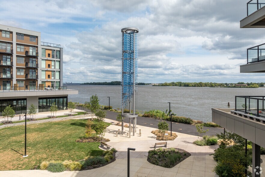 501 N Christopher Columbus Blvd, Philadelphia, PA à louer - Photo de l’immeuble – Image 3 sur 3