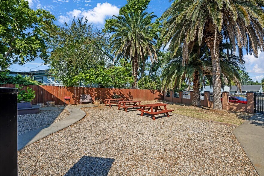 2944 Del Paso Blvd, Sacramento, CA à vendre - Photo de l’immeuble – Image 3 sur 91