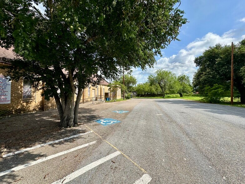 208 W Central Ave, La Feria, TX à vendre - Photo de l’immeuble – Image 2 sur 12