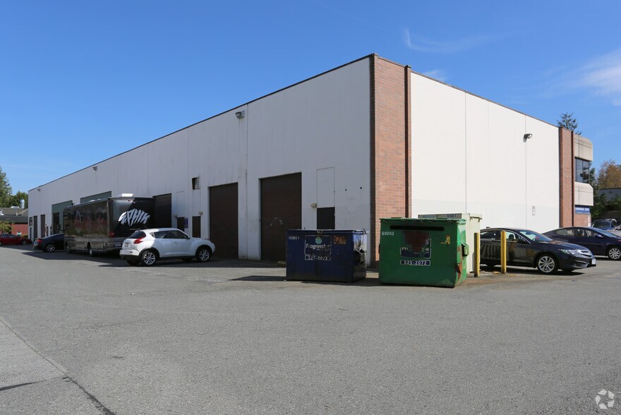 15310 103A Ave, Surrey, BC à louer - Photo de l’immeuble – Image 2 sur 5