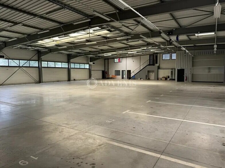 Local d’activités dans Holtzheim à louer - Photo de l’immeuble – Image 3 sur 9