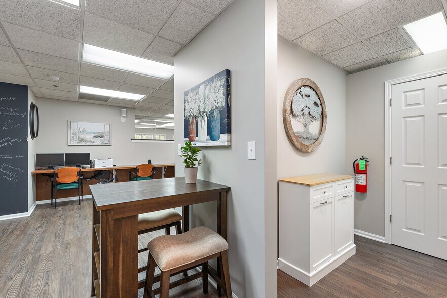 1015-1025 W Wise Rd, Schaumburg, IL à vendre - Photo de l’immeuble – Image 2 sur 21
