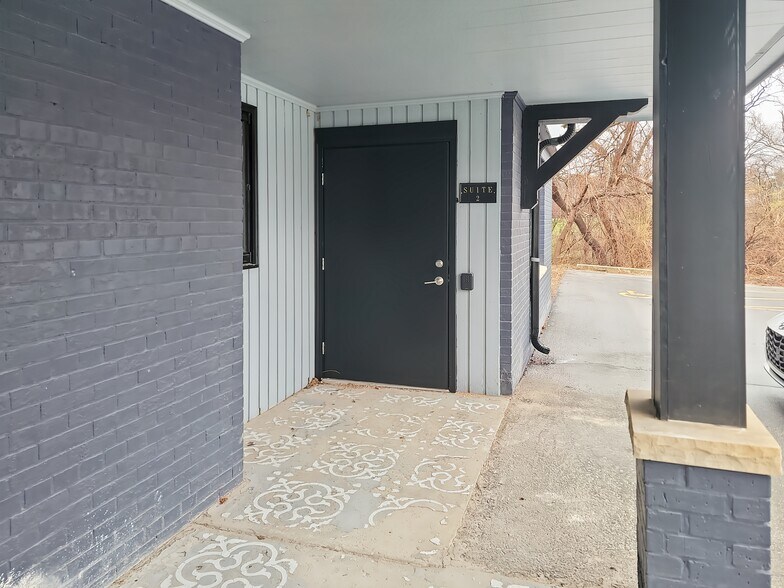 6080-6090 S 108th St, Hales Corners, WI à louer - Photo de l’immeuble – Image 3 sur 8