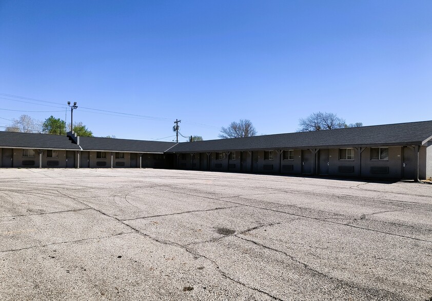 123 E 14th St, Larned, KS à vendre - Photo de l’immeuble – Image 2 sur 10