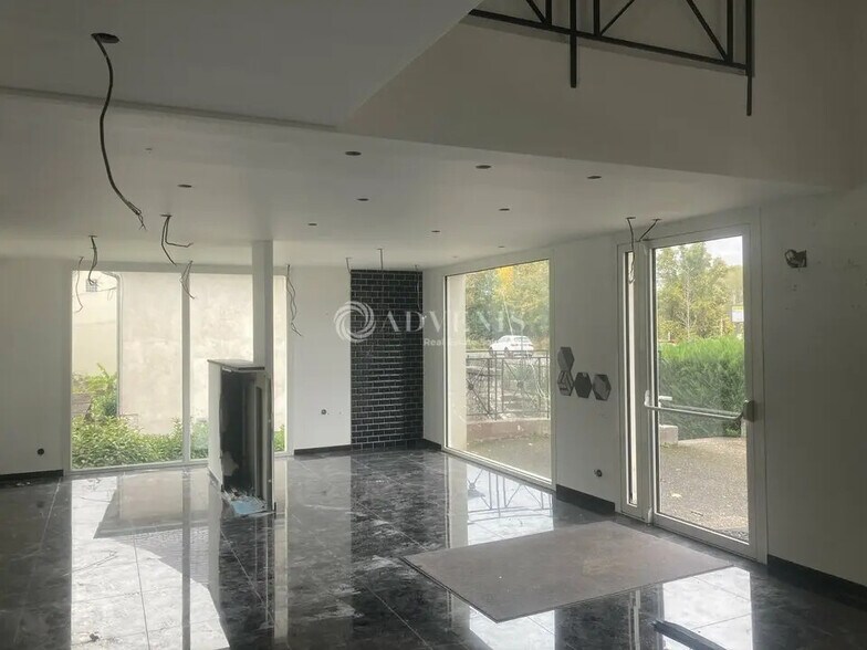 Local commercial dans Saint-Gervais-la-Forêt à louer - Photo intérieure – Image 1 sur 3